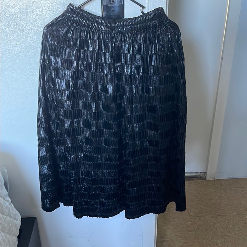 Chic Black Midi Skirt